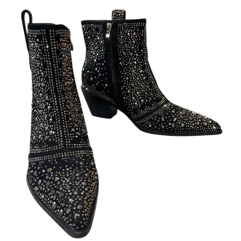 Isnom Studded Black Ankle Booties